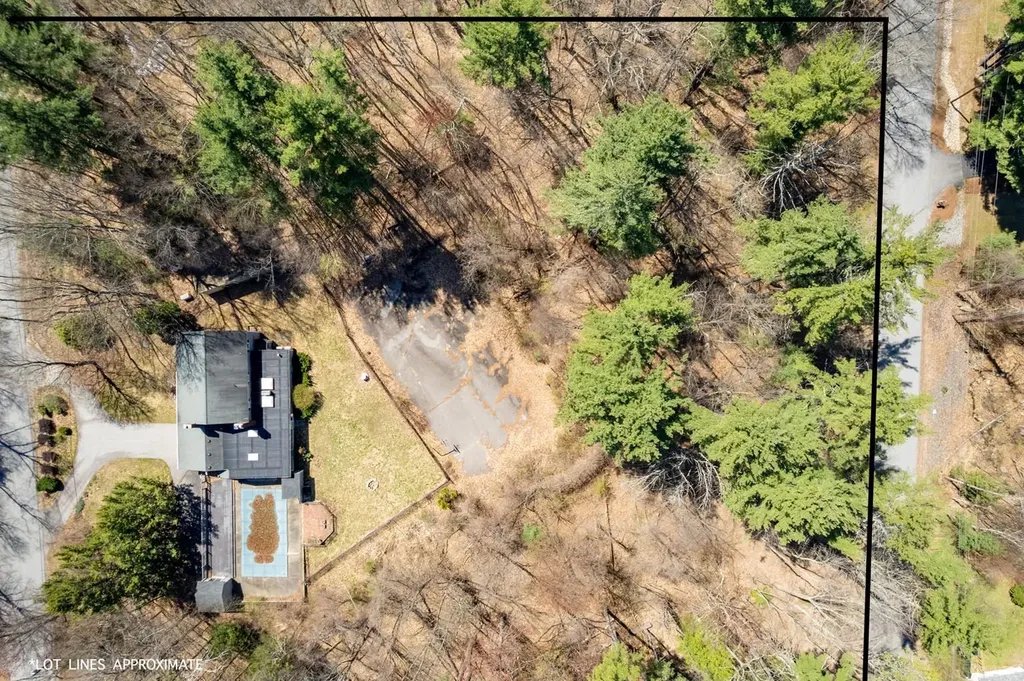 9 Hickory Lane Bedford NH 03110