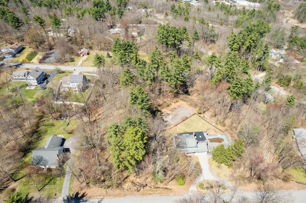 9 Hickory Lane Bedford NH 03110