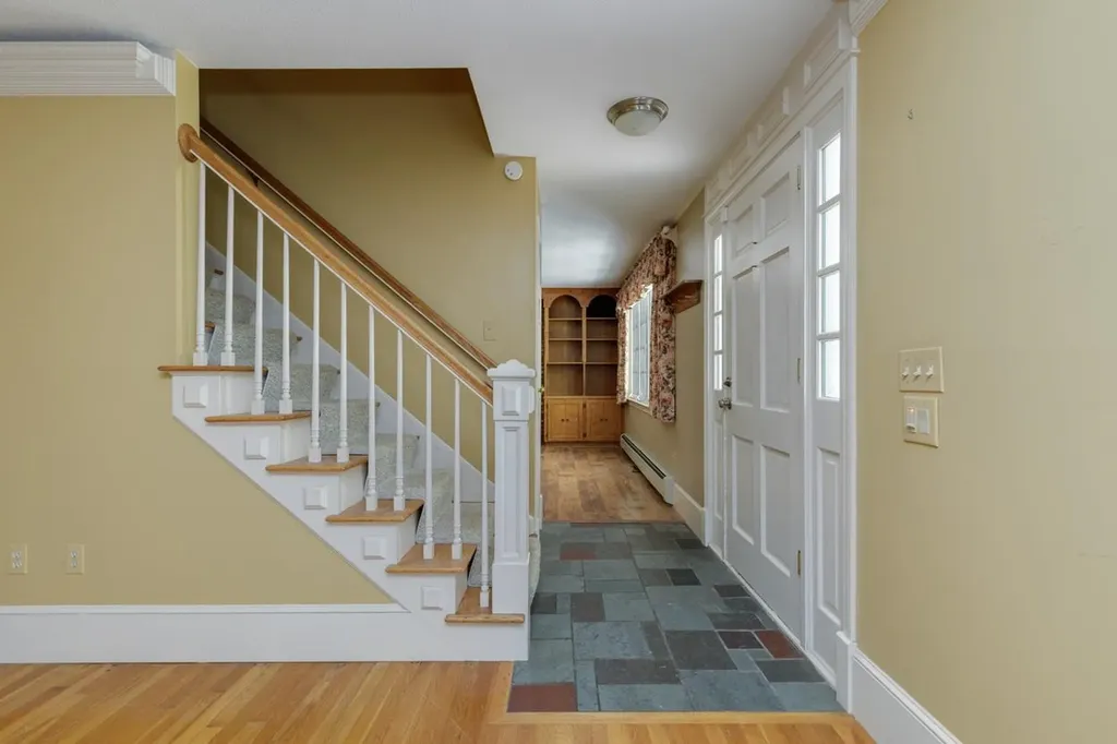 9 Hickory Lane Bedford NH 03110