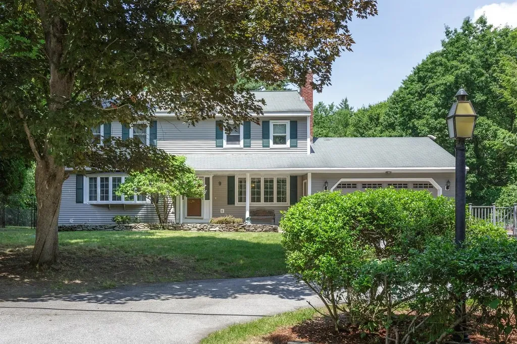 9 Hickory Lane Bedford NH 03110