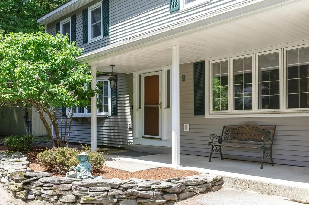 9 Hickory Lane Bedford NH 03110