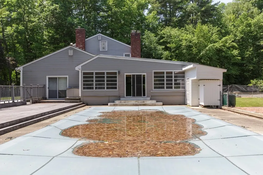 9 Hickory Lane Bedford NH 03110