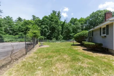 9 Hickory Lane Bedford NH 03110