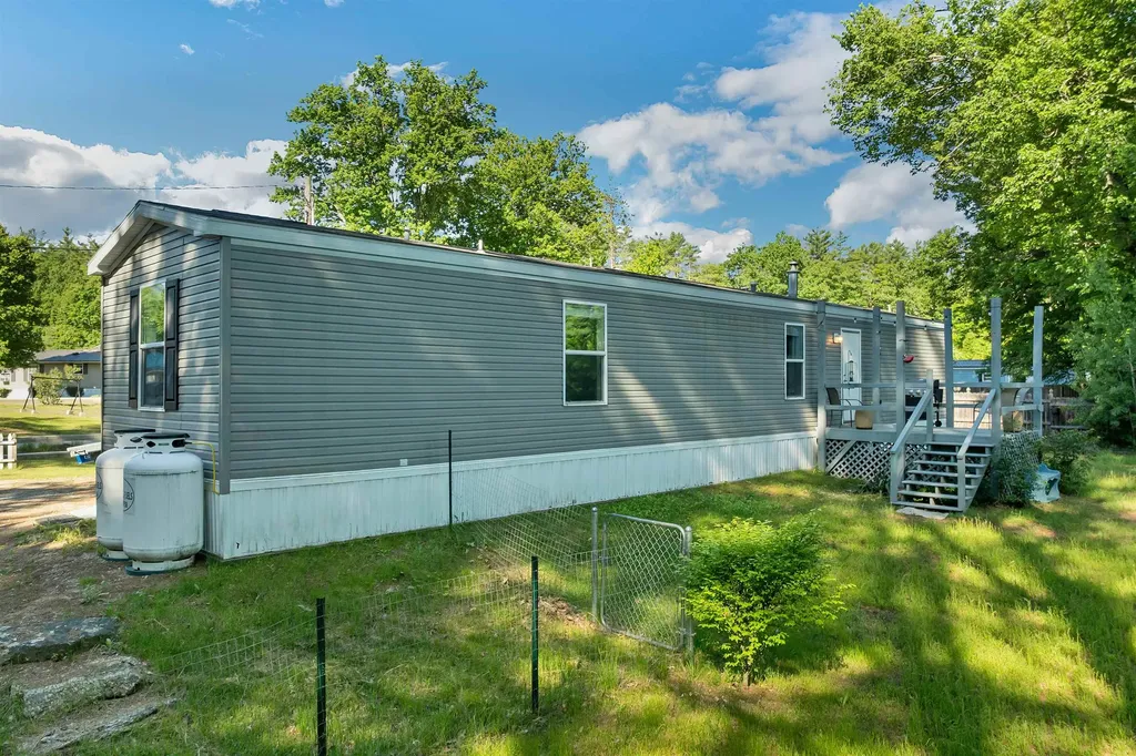 5 Maple Drive Plymouth NH 03264