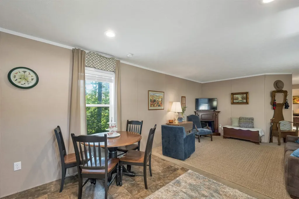 5 Maple Drive Plymouth NH 03264