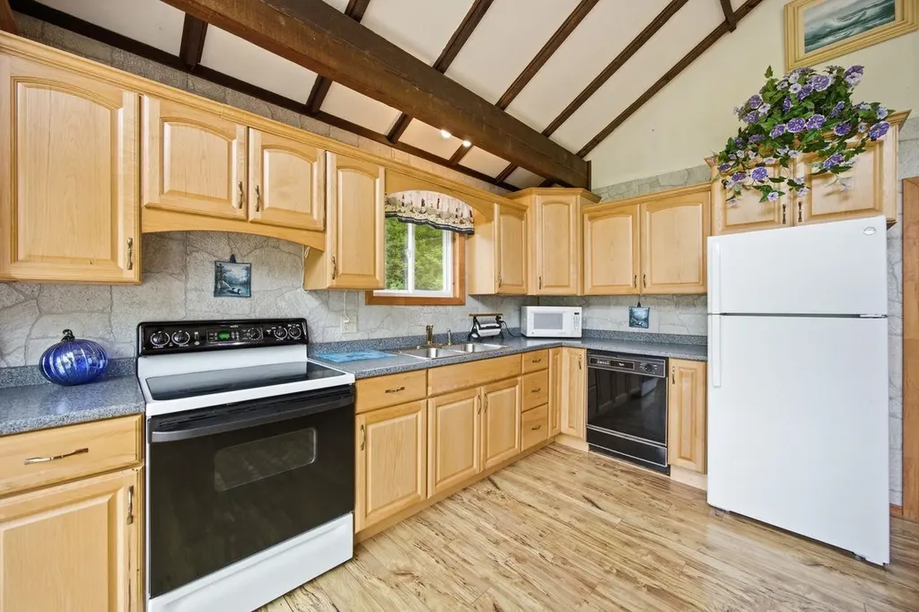 46 Kelly Road Stark NH 03582