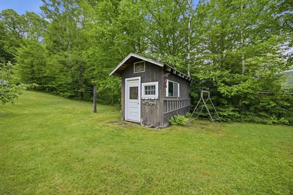 46 Kelly Road Stark NH 03582