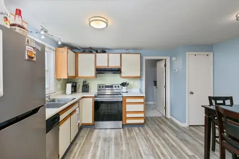 13 Batchelder Avenue Manchester NH 03103