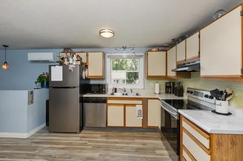 13 Batchelder Avenue Manchester NH 03103