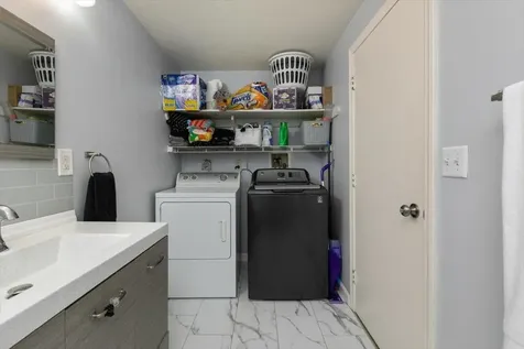 13 Batchelder Avenue Manchester NH 03103