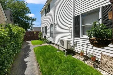 13 Batchelder Avenue Manchester NH 03103