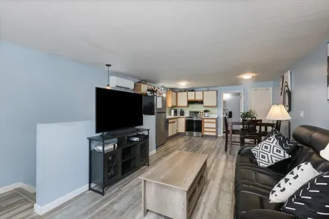 13 Batchelder Avenue Manchester NH 03103
