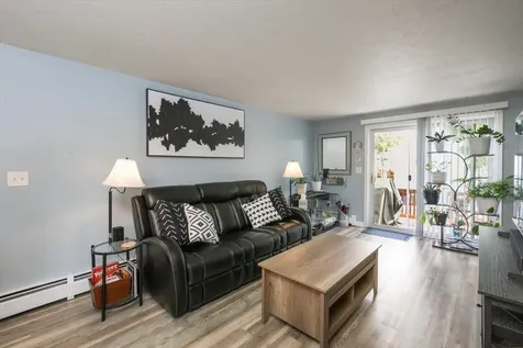 13 Batchelder Avenue Manchester NH 03103