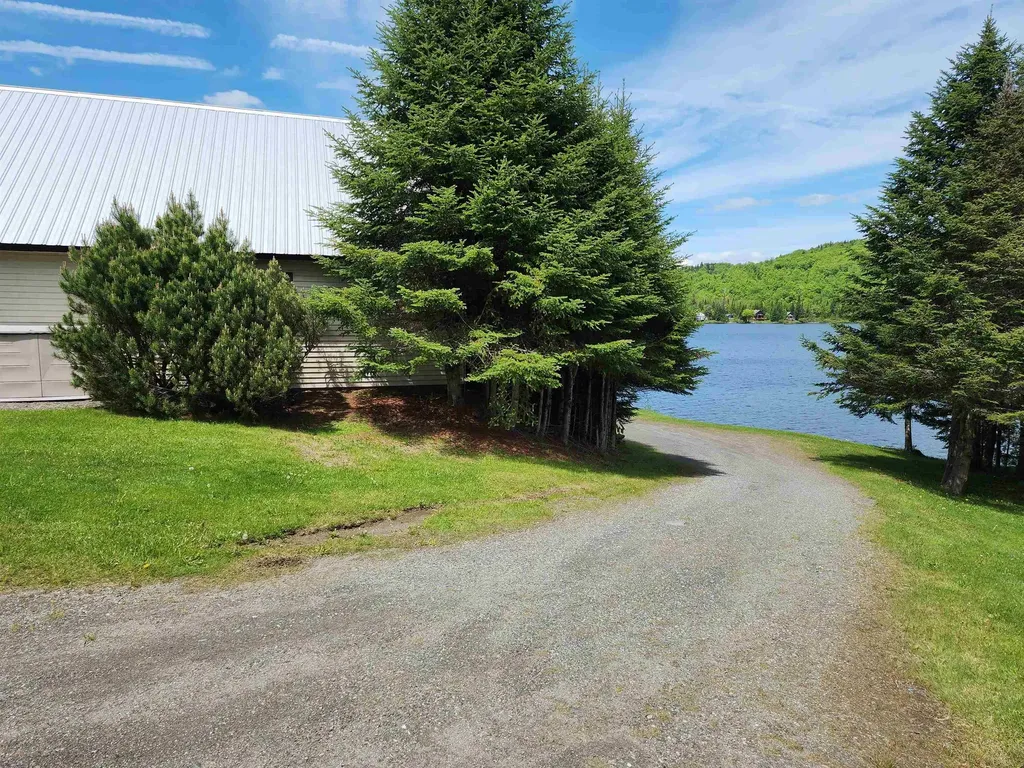 1467 Diamond Pond Road Stewartstown NH 03579