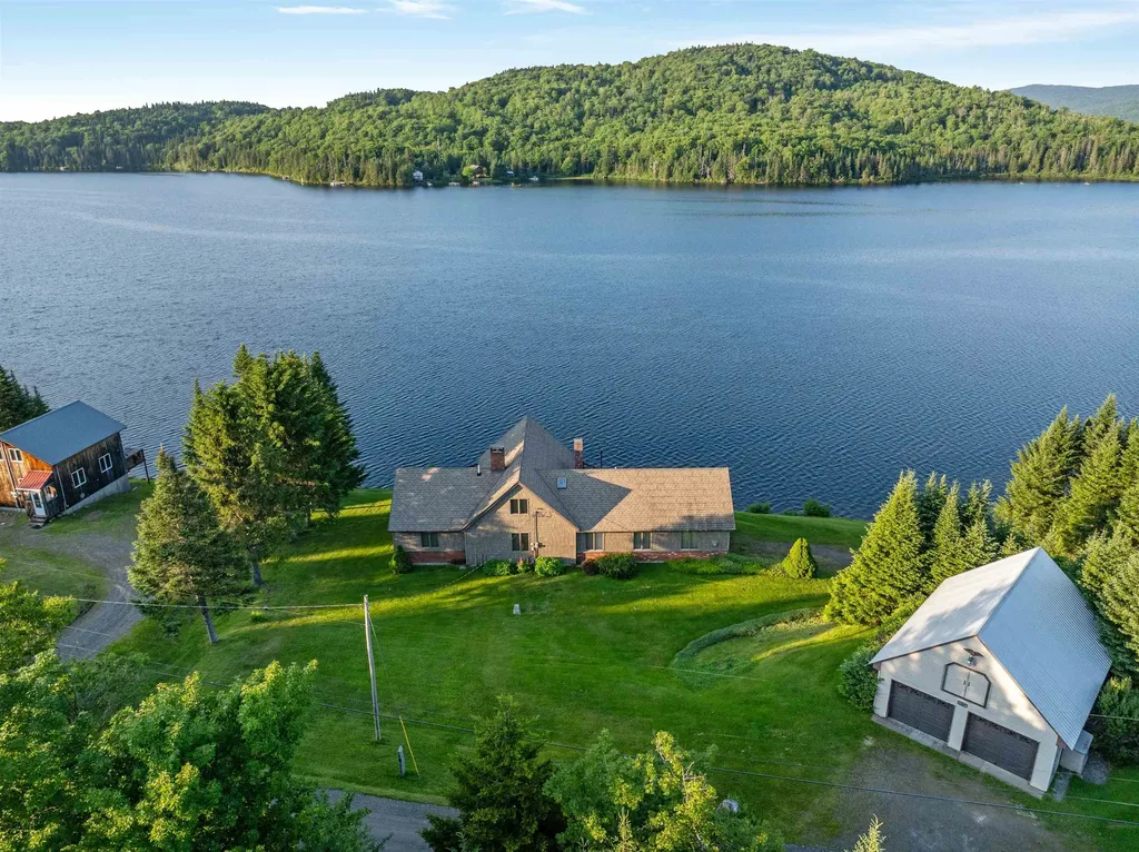 1467 Diamond Pond Road Stewartstown NH 03579