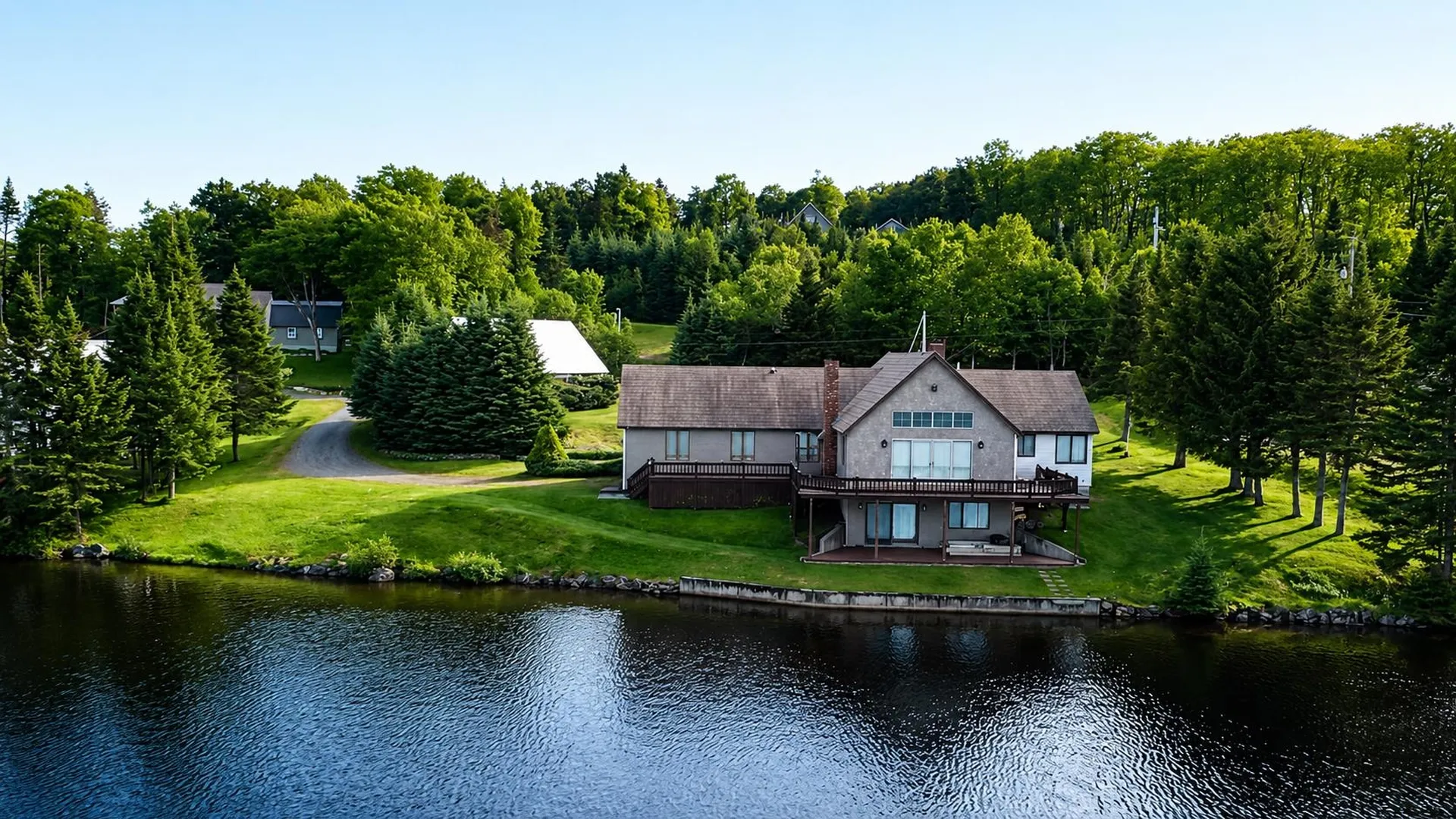 1467 Diamond Pond Road Stewartstown NH 03579