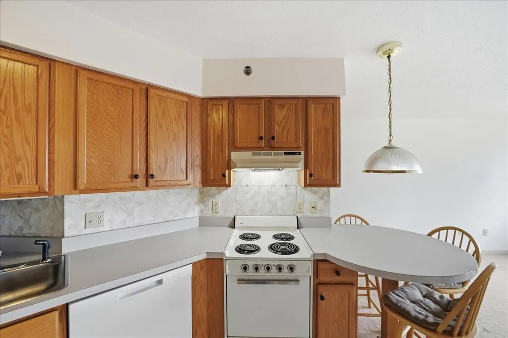 10 Kellogg Road Essex VT 05452