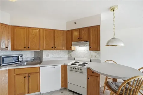 10 Kellogg Road Essex VT 05452