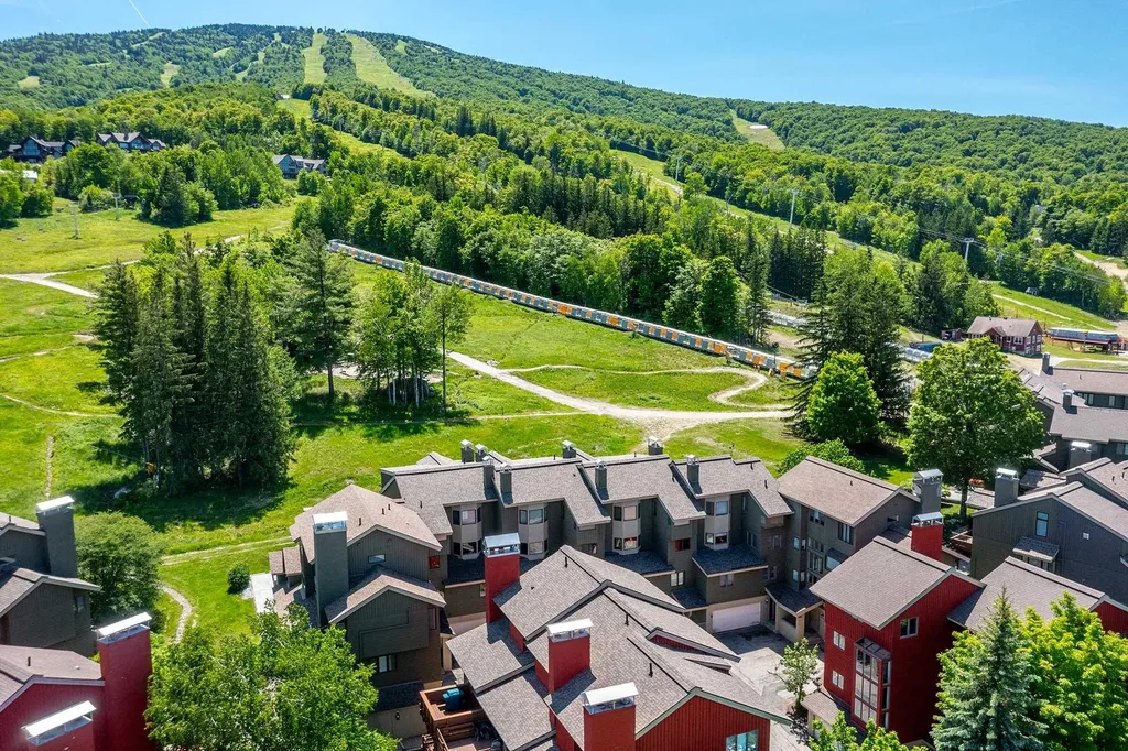 9 Mountain Reach Mews Road Stratton VT 05155