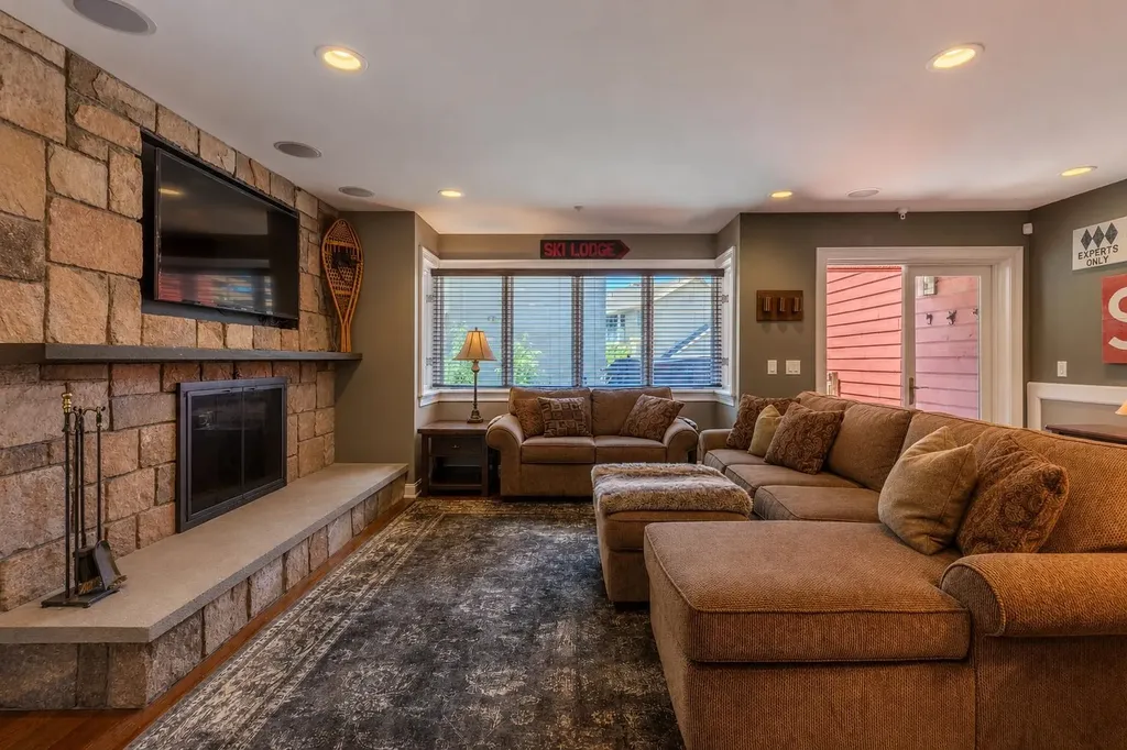9 Mountain Reach Mews Road Stratton VT 05155