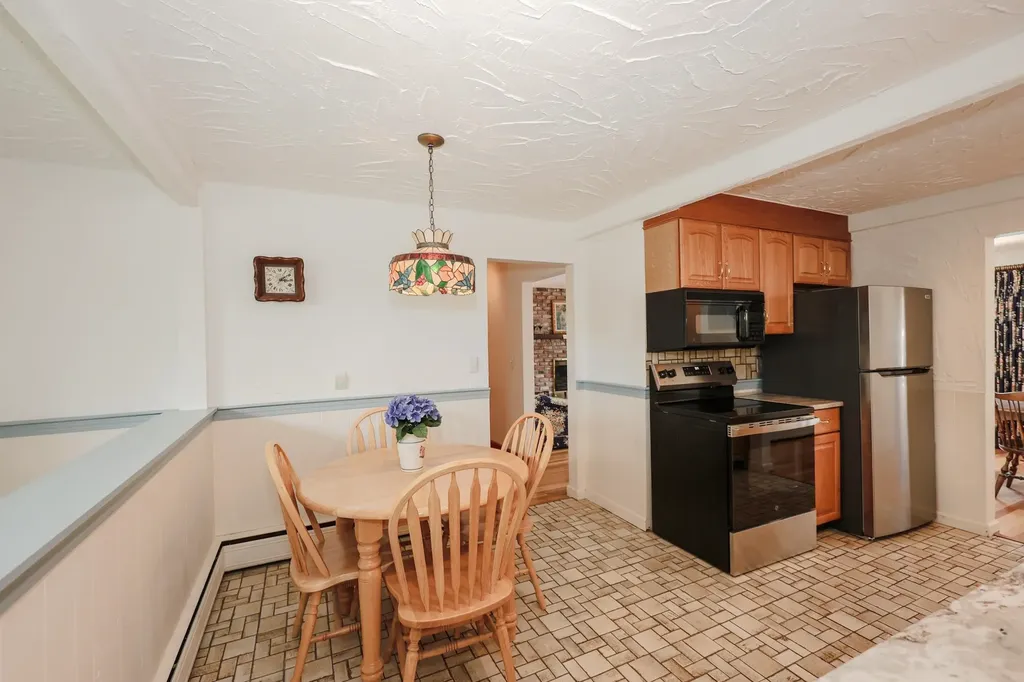 68 Robinson Road Nashua NH 03060