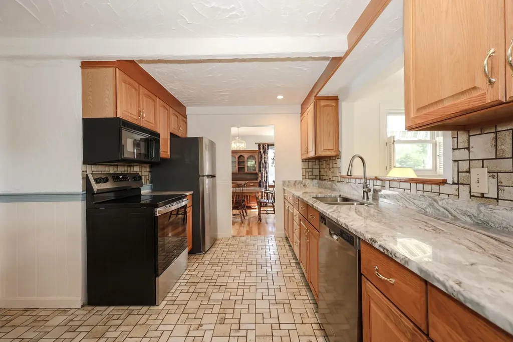 68 Robinson Road Nashua NH 03060