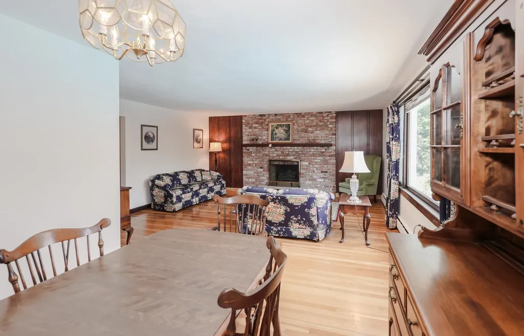 68 Robinson Road Nashua NH 03060