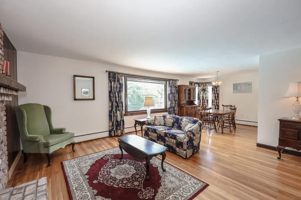 68 Robinson Road Nashua NH 03060