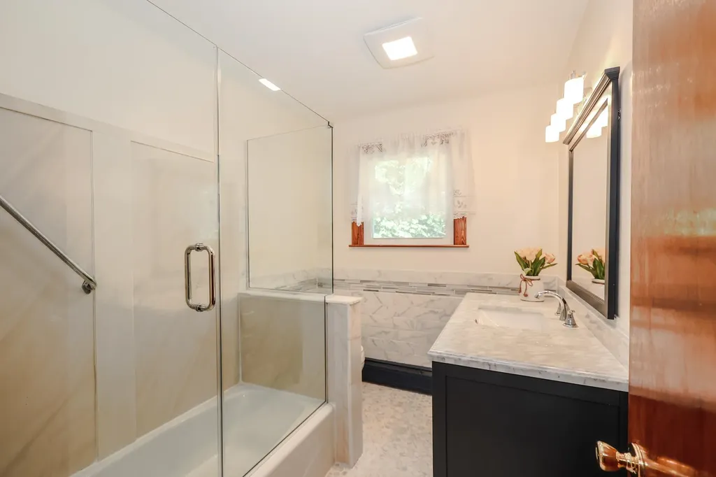 68 Robinson Road Nashua NH 03060