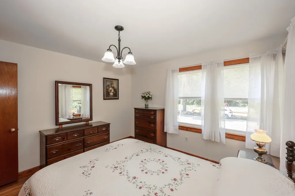 68 Robinson Road Nashua NH 03060