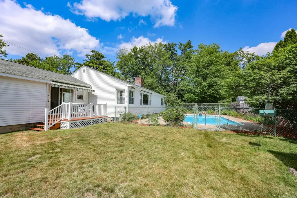 68 Robinson Road Nashua NH 03060