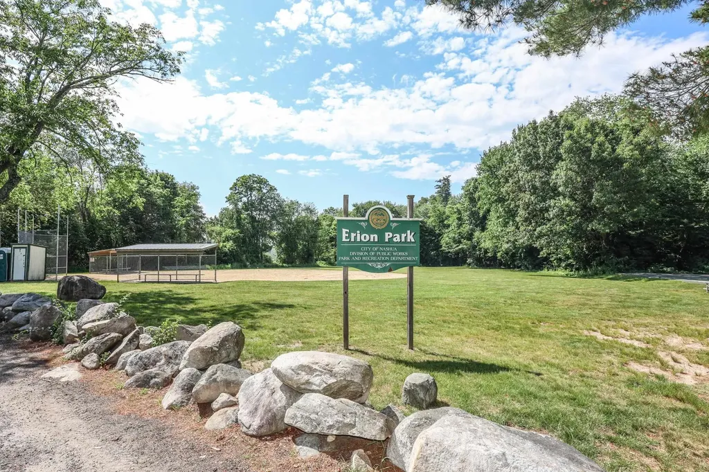 68 Robinson Road Nashua NH 03060