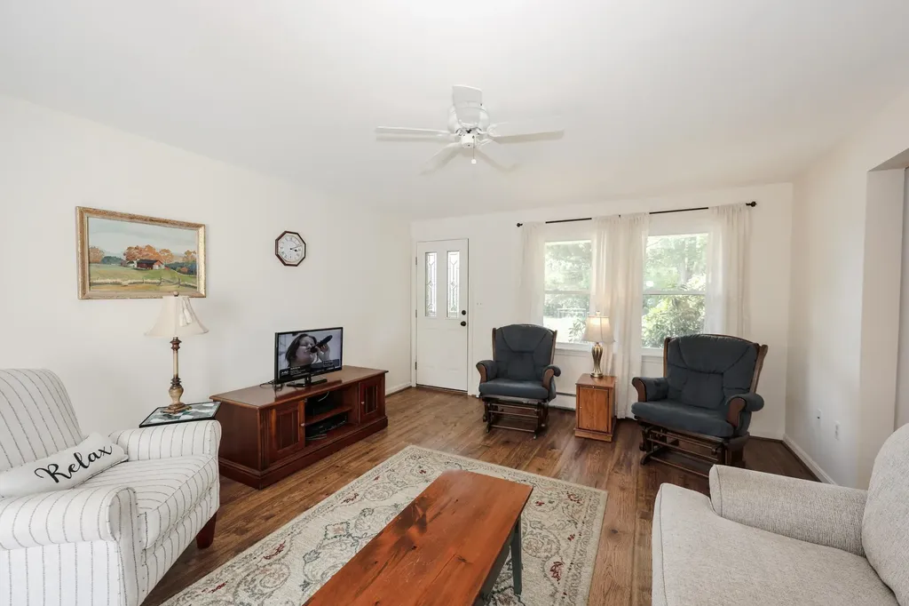 68 Robinson Road Nashua NH 03060