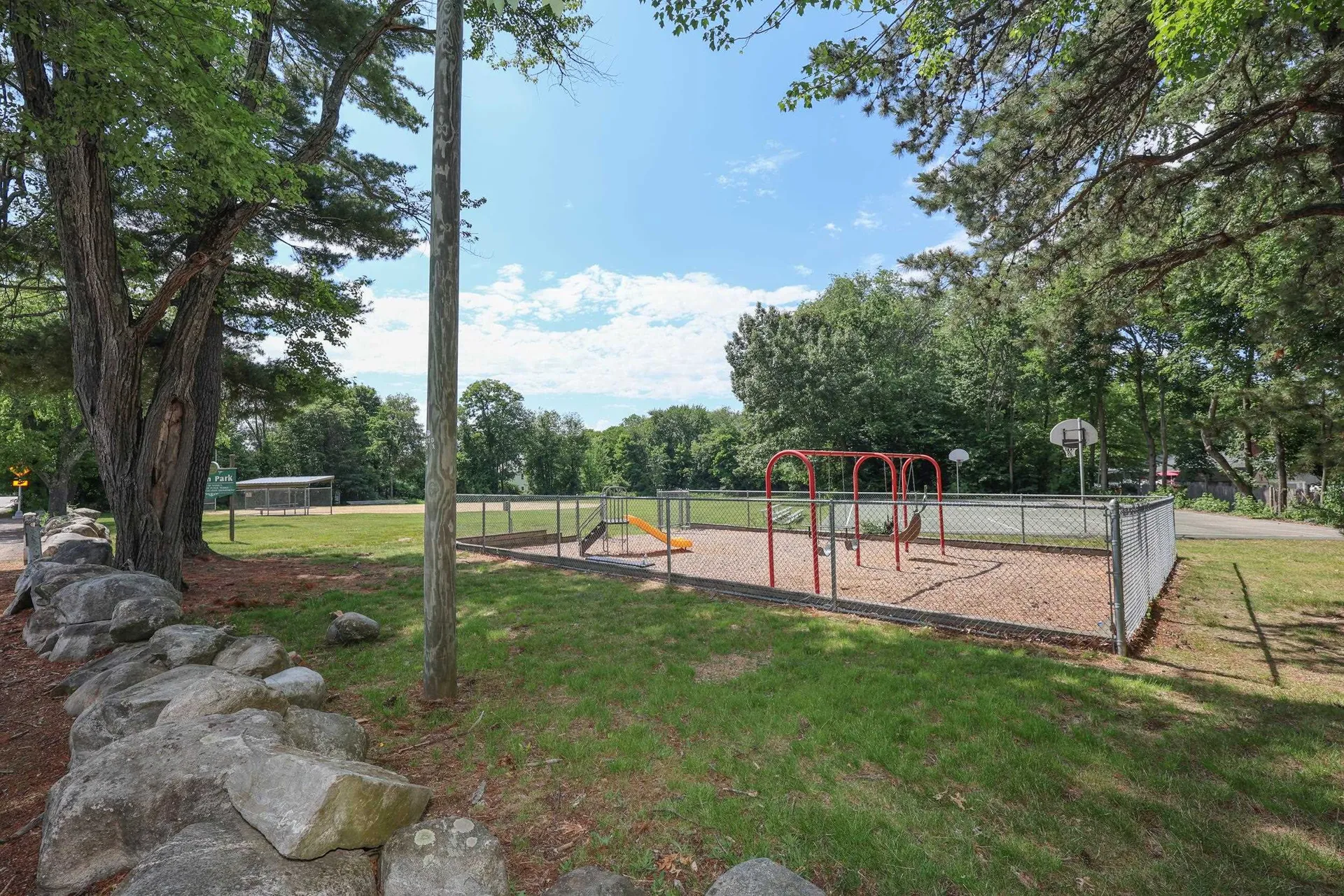 68 Robinson Road Nashua NH 03060