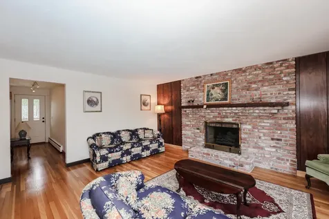 68 Robinson Road Nashua NH 03060
