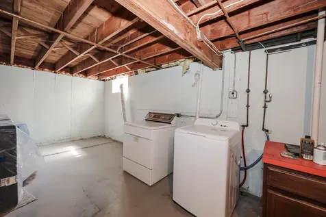 68 Robinson Road Nashua NH 03060