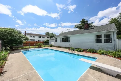 68 Robinson Road Nashua NH 03060