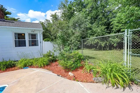 68 Robinson Road Nashua NH 03060