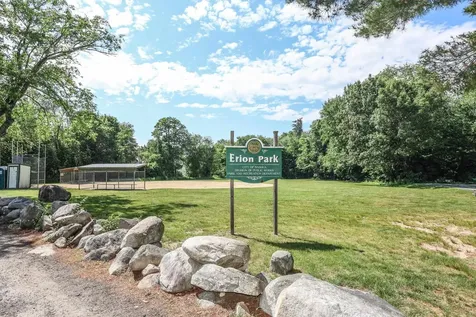 68 Robinson Road Nashua NH 03060