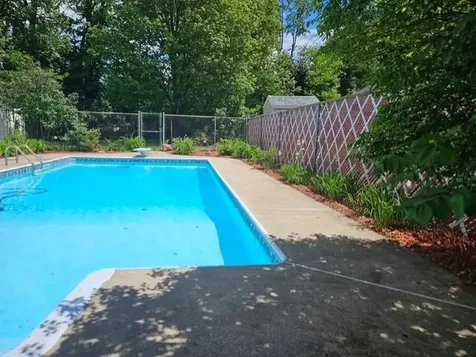 68 Robinson Road Nashua NH 03060