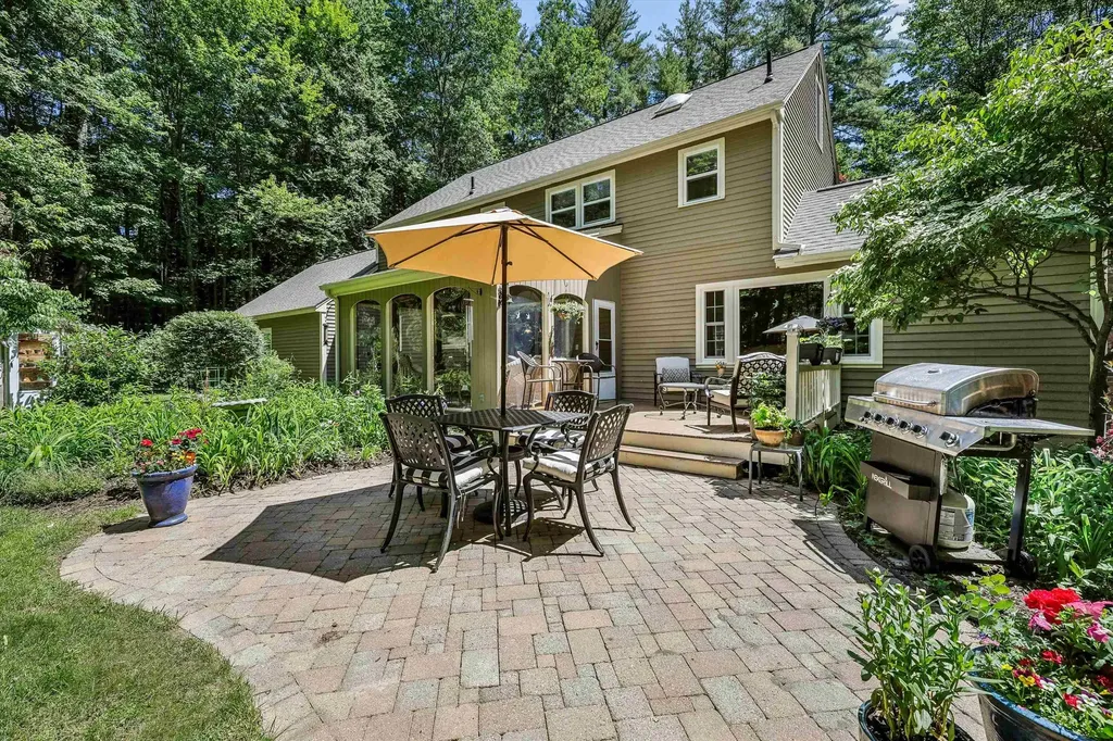 17 Candlewood Drive Amherst NH 03031