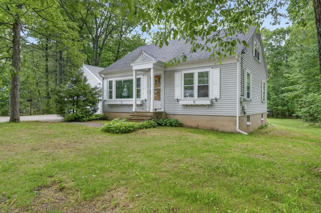 42 Oak Street Rochester NH 03839
