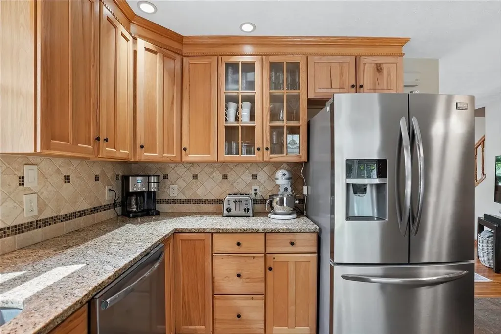 4 Gosselin Avenue Hooksett NH 03106