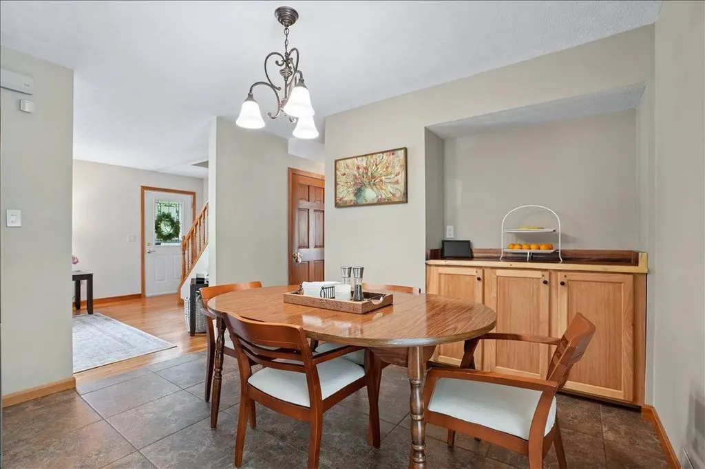 4 Gosselin Avenue Hooksett NH 03106