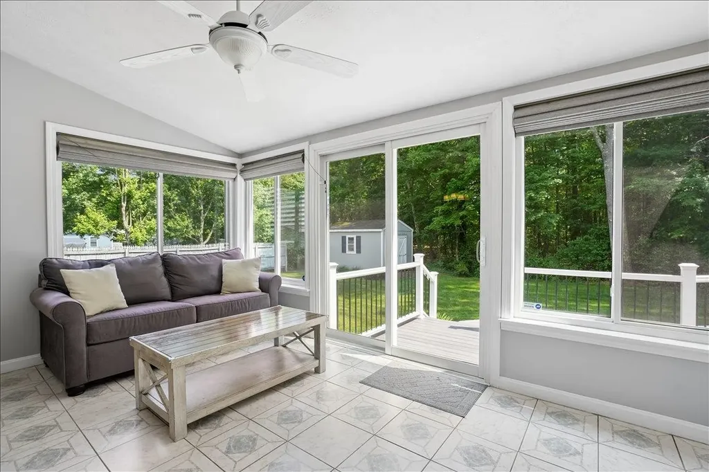4 Gosselin Avenue Hooksett NH 03106