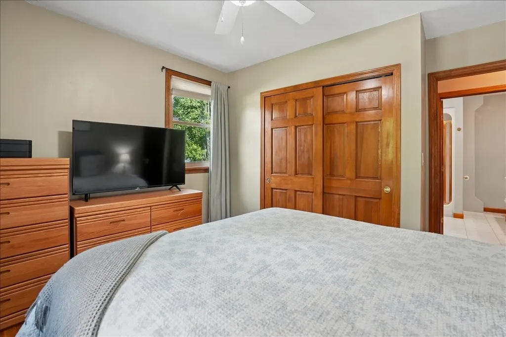 4 Gosselin Avenue Hooksett NH 03106