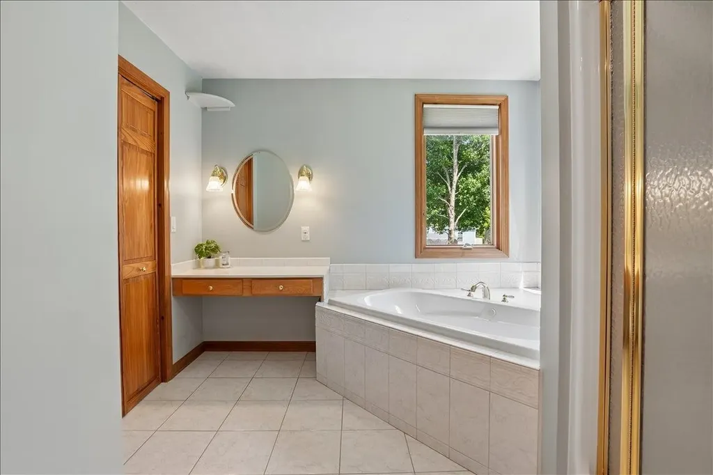 4 Gosselin Avenue Hooksett NH 03106