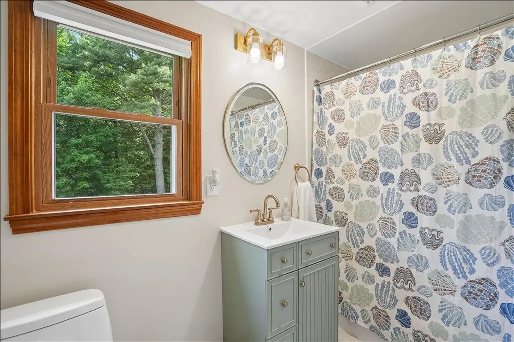 4 Gosselin Avenue Hooksett NH 03106