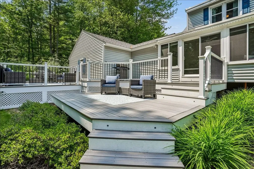4 Gosselin Avenue Hooksett NH 03106