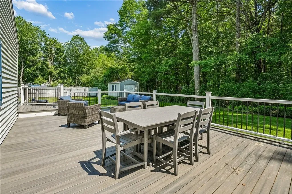 4 Gosselin Avenue Hooksett NH 03106